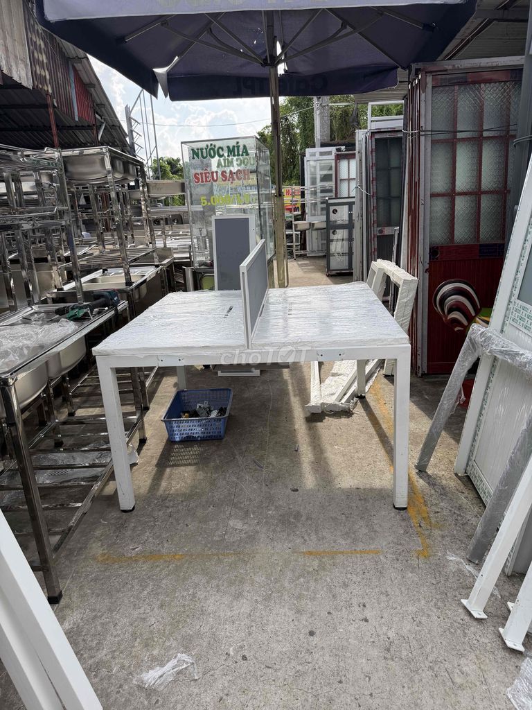 Bàn làm việc đôi Kim loại MDF Trắng có hộc ổ cắm. Mua bán Đồ dùng văn phòng tại Huyện Củ Chi Tp Hồ Chí Minh được đăng bởi DNL hình 1