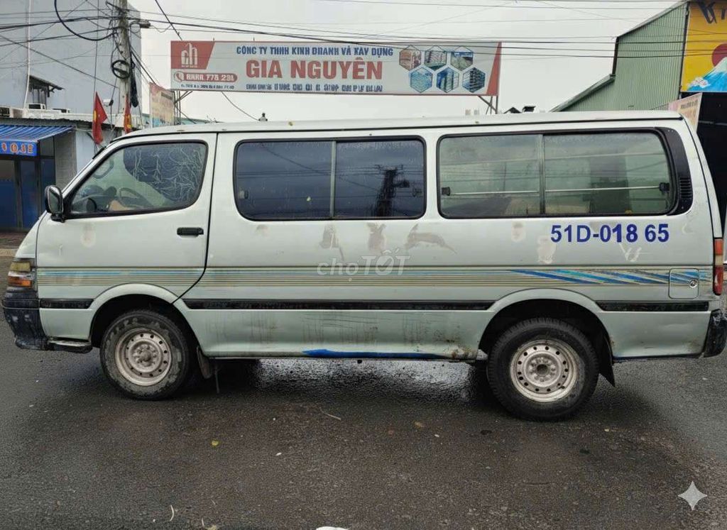 Toyota Hiace 2002 màu Bạc. Mua bán Ô tô tại Quận 12 Tp Hồ Chí Minh được đăng bởi Sylest Trần hình 1