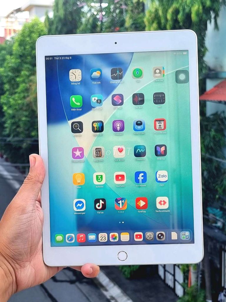 Apple iPad Gen 8 Bạc Like New. Mua bán Máy tính bảng tại Quận Hải Châu Đà Nẵng được đăng bởi Lộc Roy hình 1