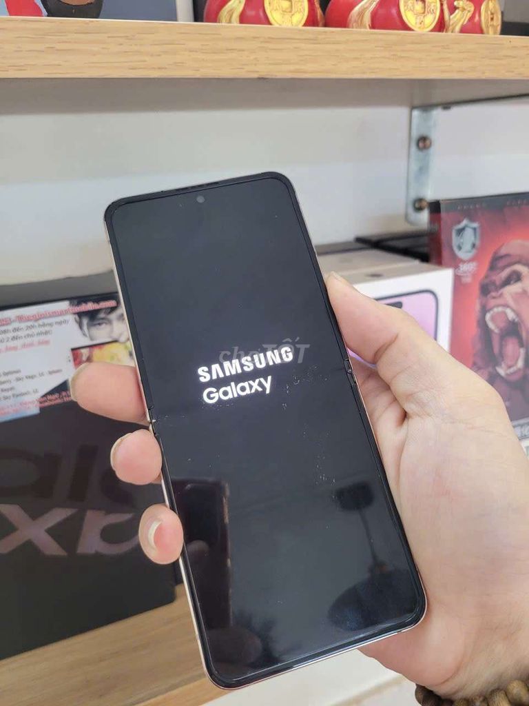 Samsung Galaxy Z Flip 4 256GB Vàng hồng. Mua bán Điện thoại tại Quận Gò Vấp Tp Hồ Chí Minh được đăng bởi Minh phương hình 1