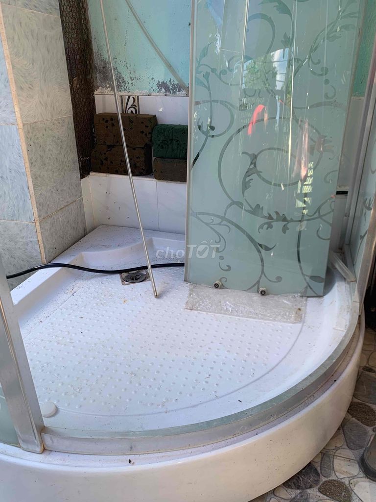 Bồn tắm đứng Kính cường lực Trắng. Mua bán Thiết bị vệ sinh, nhà tắm tại Thị xã Phú Mỹ Bà Rịa - Vũng Tàu được đăng bởi Donald Trung hình 1