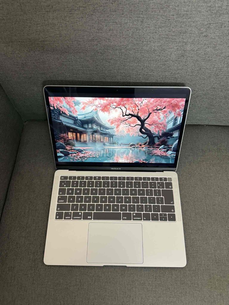 E pass Macbook Air 2018 i5 8/128gb ạ. Mua bán Laptop tại Quận Cầu Giấy Hà Nội được đăng bởi Letra hình 1