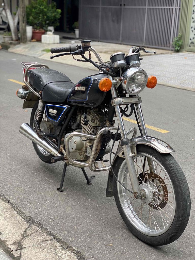 Suzuki GN 125 чёрный, с ручным сцеплением
