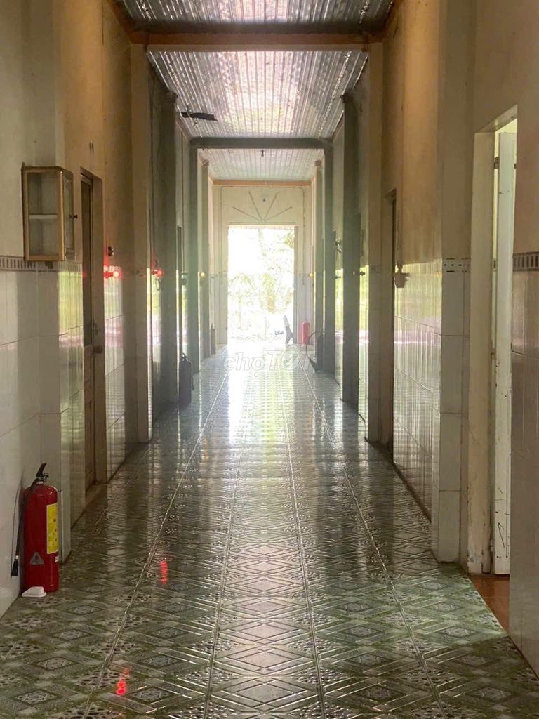 Cần bán gấp dẫy nhà nghỉ đối diện chợ bến sỏi