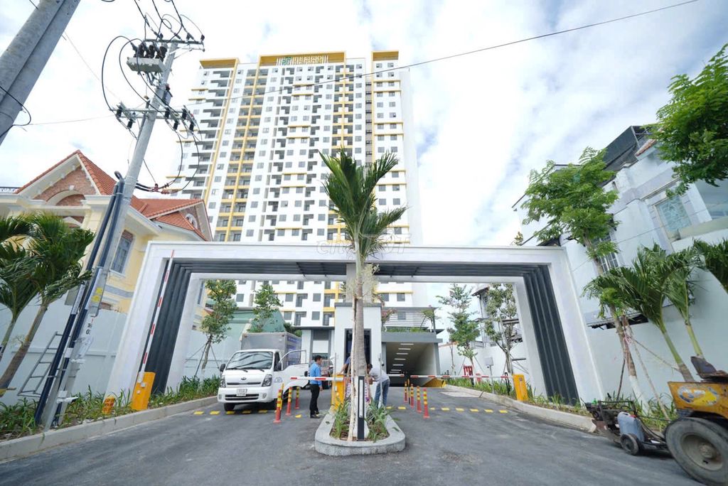 BÁN GẤP CĂN HỘ 65m2 MẶT TIỀN LÊ THỊ TRUNG 2PN VỚI TOÀN BỘ NỘI THẤT