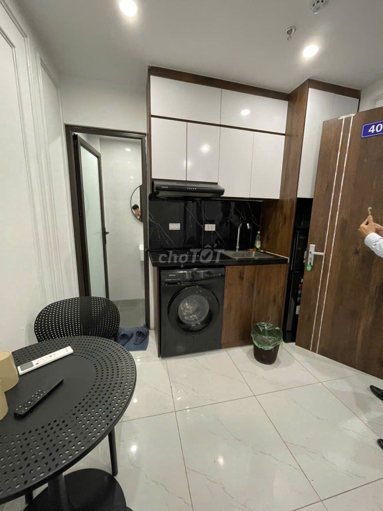 ПРОДАМ ЛИФТЫ CCMN HONG MAI- 7 ЭТАЖЕЙ — 2 ОТКРЫТЫХ — ПЕРЕУЛКИ — РЯДОМ С МАШИНАМИ.