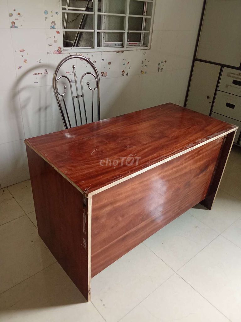 Bàn làm việc gỗ thông nâu 1m2x60cm. Mua bán Bàn ghế tại Thành phố Bến Tre Bến Tre được đăng bởi Mr Sơn  hình 1