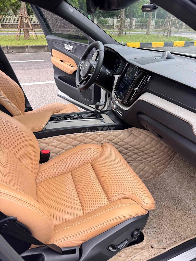 Volvo XC60 T6 awd Inscription 2018. Mua bán Ô tô tại Quận Long Biên Hà Nội được đăng bởi Trang Gala hình 9
