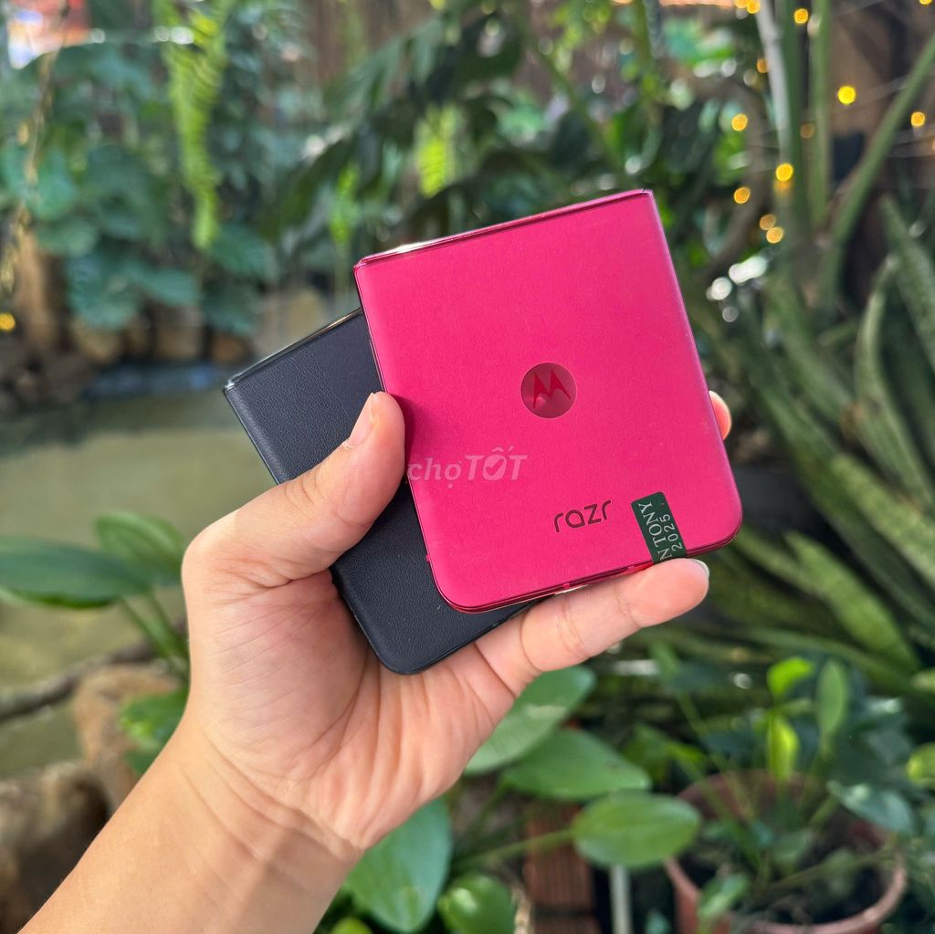 Motorola Razr 50 Ultra 256GB Đen Quốc tế Keng. Mua bán Điện thoại tại Quận Gò Vấp Tp Hồ Chí Minh được đăng bởi Di Động Vũ Hà hình 1