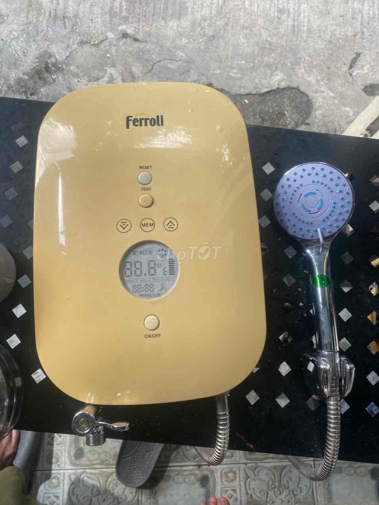 Máy nước nóng Ferroli DIVO SDN 4.5S Vàng. Mua bán Thiết bị vệ sinh, nhà tắm tại Thành phố Thủ Đức Tp Hồ Chí Minh được đăng bởi khanh hình 1