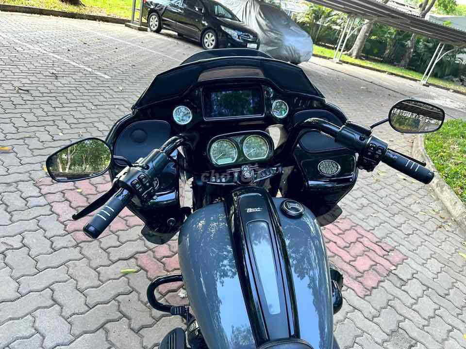 Harley Roadlight ST máy 117