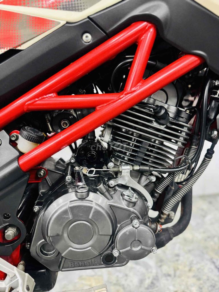 Benelli TNT125 Trắng Đỏ Đen. Mua bán Xe máy tại Thành phố Thủ Đức Tp Hồ Chí Minh được đăng bởi vanbinh hình 3