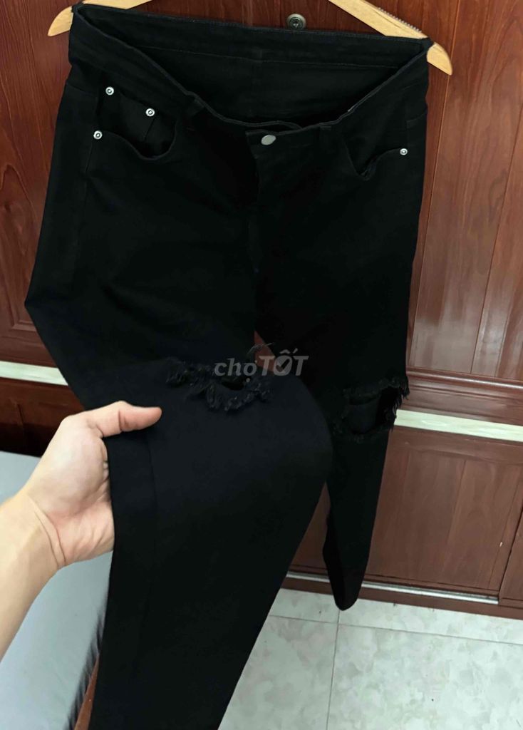 Pass quần jeans đen nút gài. eo 82-86cm