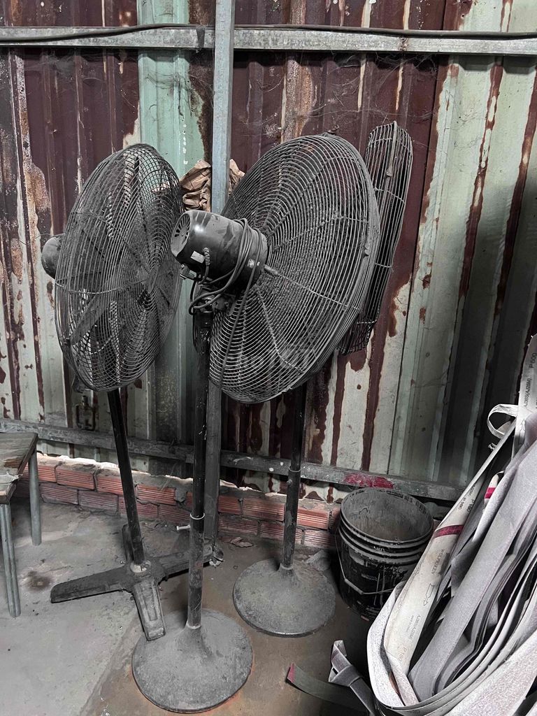Quạt công nghiệp cao 1m2 màu Đen. Mua bán Quạt tại Thị xã Tân Uyên Bình Dương được đăng bởi Đinh Tuấn Anh hình 1