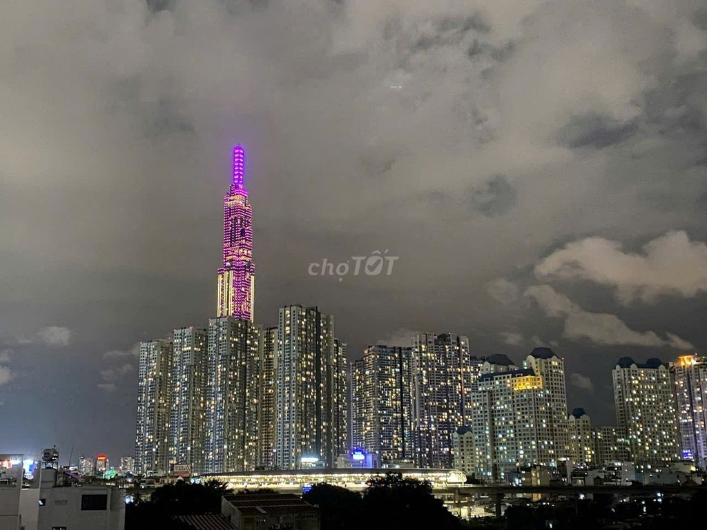Квартира с видом на Landmark, балкон и окно, 79 Nguyen Cuu Van