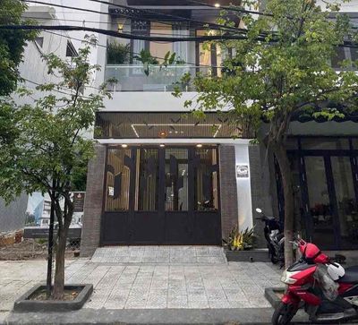 Gia đình mình cần bán gấp căn nhà 1 trệt 1 lầu ở Qui Đức Bình Chánh