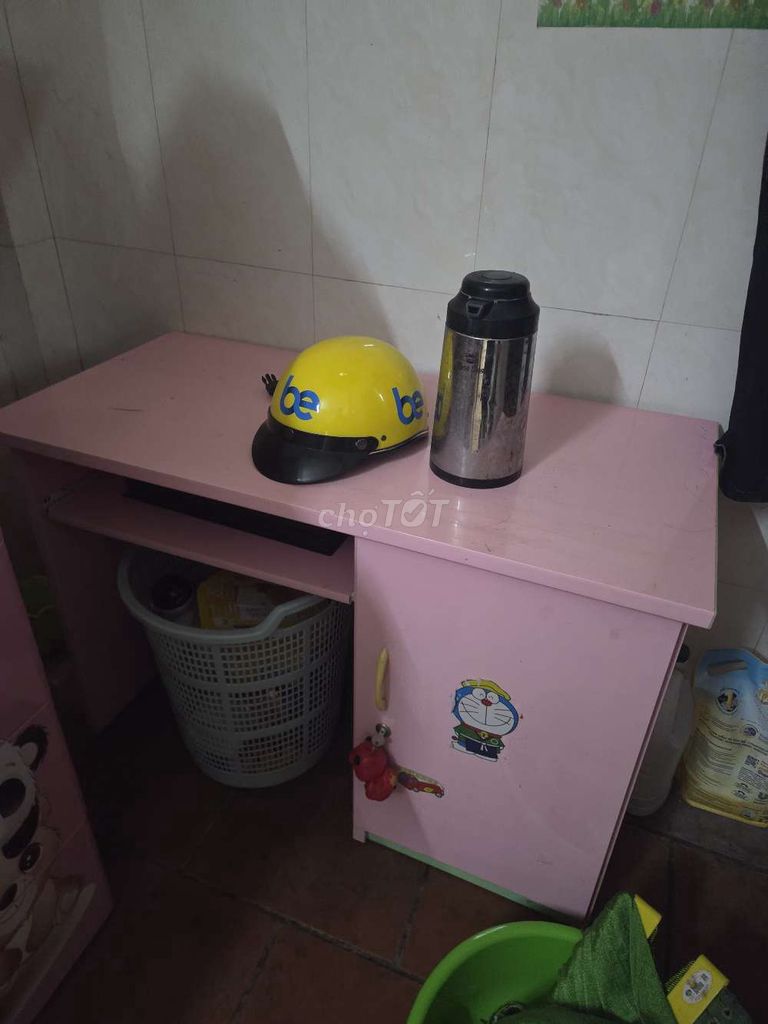 Bàn học Gỗ màu Hồng. Mua bán Bàn ghế tại Quận Nam Từ Liêm Hà Nội được đăng bởi trung hình 1