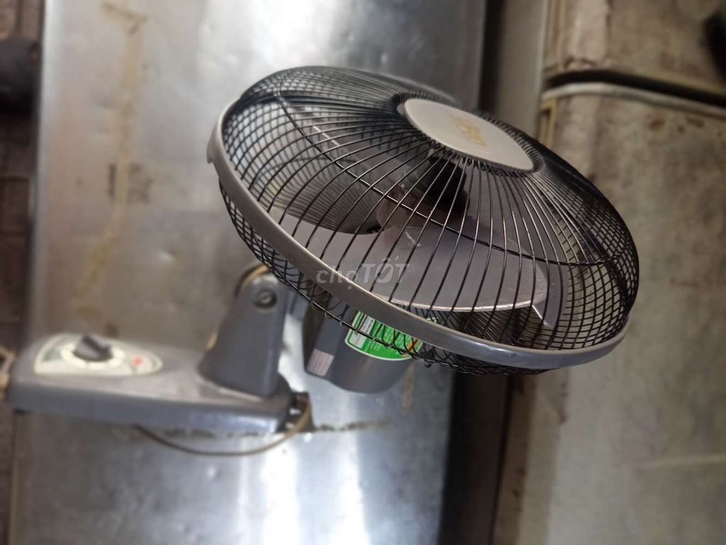 Quạt treo tường Lifan B-302 Xám Kim loại. Mua bán Quạt tại Thành phố Dĩ An Bình Dương được đăng bởi Phong Khiết Tâm  Sóng Thần hình 1