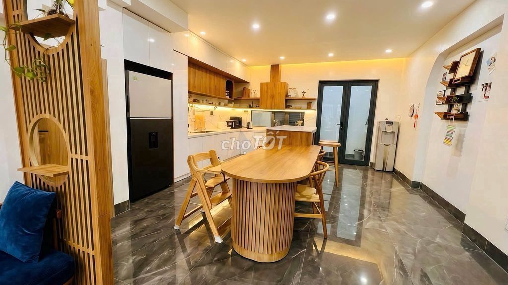 Дом 2,5 этажа на Фан Хоан, Нам Хоа Суан, 125м², под бизнес