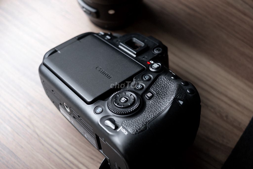 Máy ảnh Canon 6D2 + Sigma 35mm Art còn đẹp như ảnh