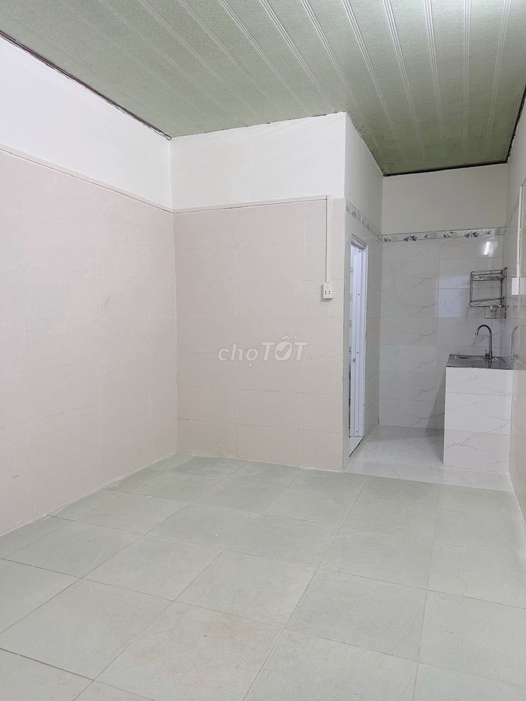 Clean 18 m² room with private bathroom off Trưng Nữ Vương — photo 2
