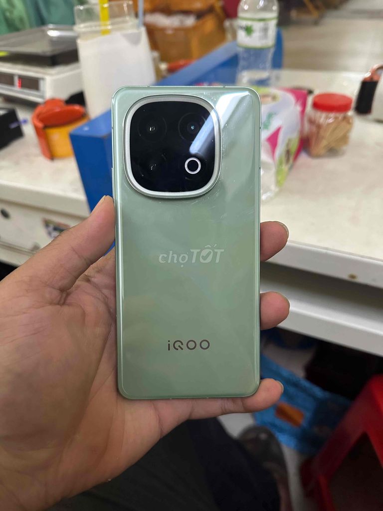 iQOO 13 256GB Xanh lá. Mua bán Điện thoại tại Thành phố Châu Đốc An Giang được đăng bởi Tú Dương hình 1