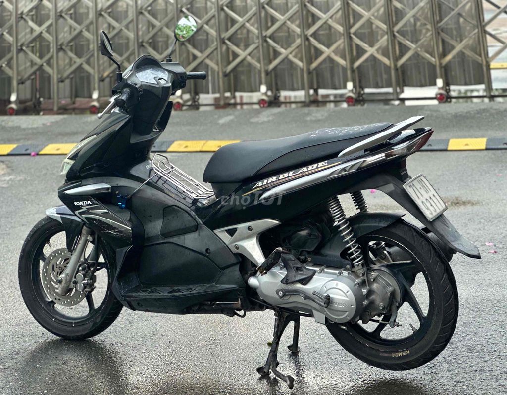 Honda Air Blade màu Đen. Mua bán Xe máy tại Thành phố Thuận An Bình Dương được đăng bởi XM Đô Rê Mon  hình 2
