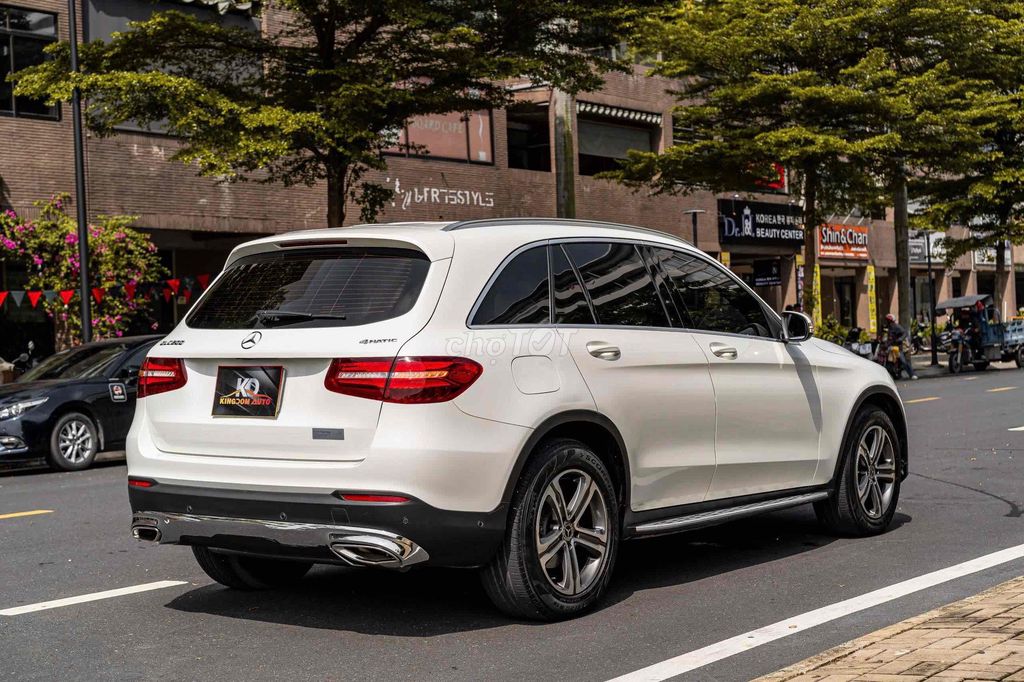 GLC200 Sx 2019 màu trắng nội thất nâu đẹp xuất sắc. Mua bán Ô tô tại Quận 7 Tp Hồ Chí Minh được đăng bởi Dương Phương hình 8