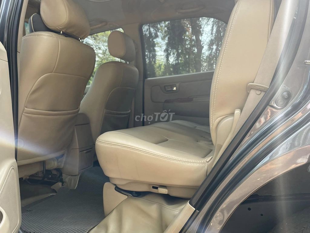 Toyota Fortuner V 2012 số tự động 2 cầu. Mua bán Ô tô tại Quận 12 Tp Hồ Chí Minh được đăng bởi Xuân Trường hình 5