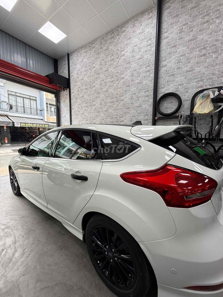 Ford Focus Комплектация S Белый