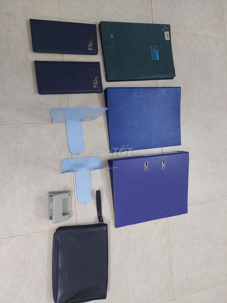 Bán hết các món trong hình: folder, đồ bấm lỗ.... Mua bán Đồ dùng văn phòng tại Quận 1 Tp Hồ Chí Minh được đăng bởi Anh Năm hình 1