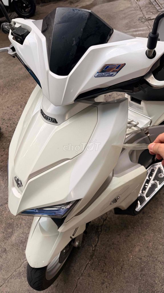 Воздушный клинок Honda 2017 белый 125 куб. см