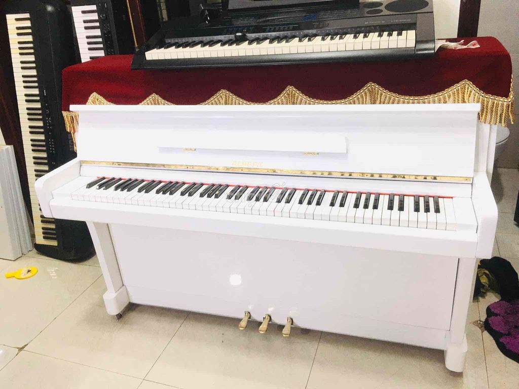 piano cơ trắng xinhh