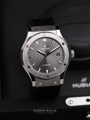 Hublot Classic Fusion Racing Grey Titanium 42mm. Mua bán Đồng hồ tại Quận 1 Tp Hồ Chí Minh được đăng bởi Passion Watch