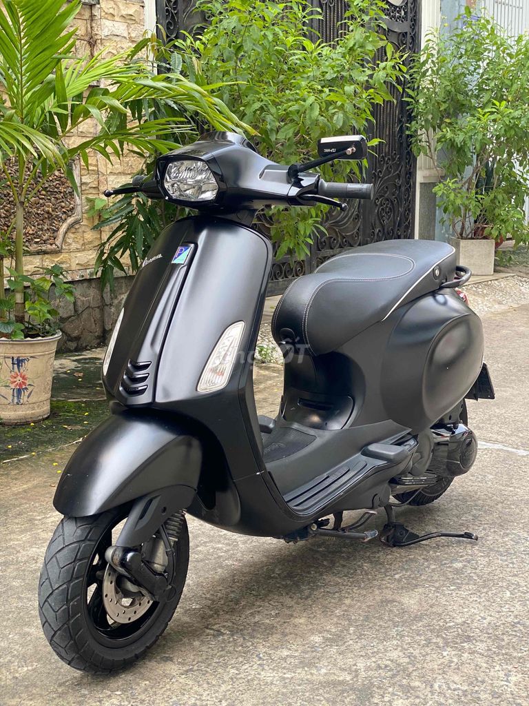 Piaggio Vespa Sprint 2014 с красивым сайгоновским номером и тихим родным мотором