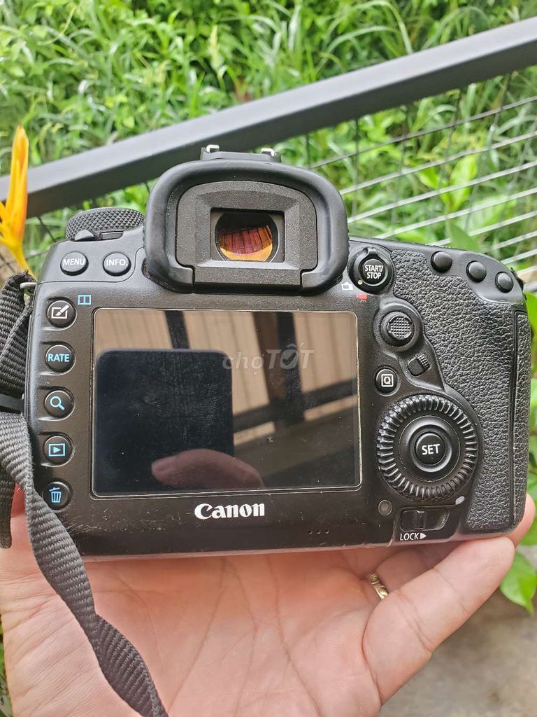 Máy ảnh Canon EOS 5D Mark IV Đen. Mua bán Máy ảnh, Máy quay tại Thành phố Huế Thừa Thiên Huế được đăng bởi huynh cong hình 1