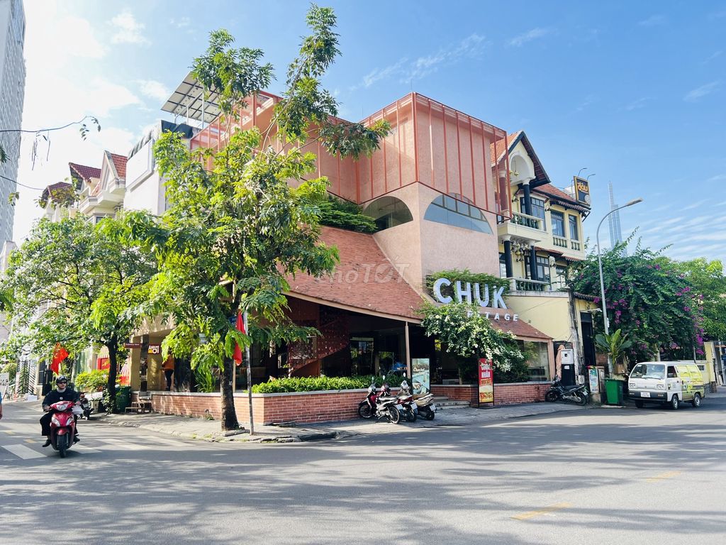 CHO THUÊ BIỆT THỰ GÓC 2 MẶT TIỀN THẢO ĐIỀN, TP. THỦ ĐỨC