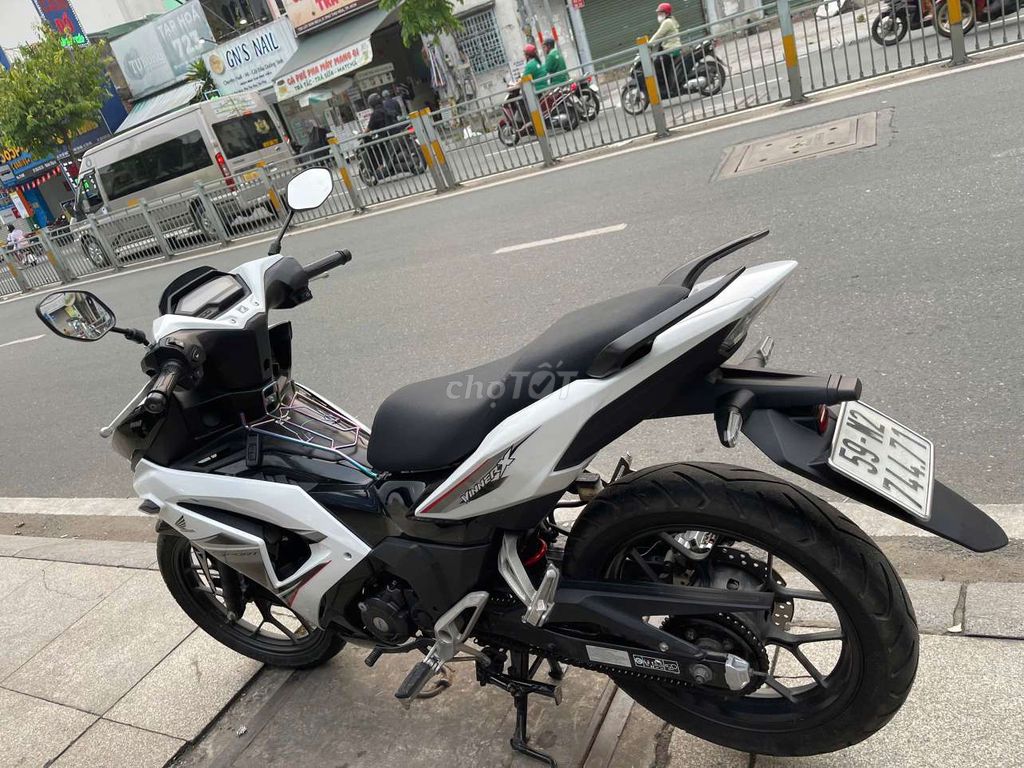 Honda Winner V3 2023 Белый черный Вьетнам б/у 90%