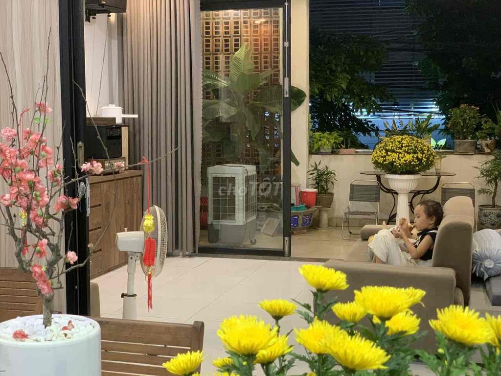 Nhà mặt tiền nguyễn thái học, giáp hẻm thoáng đối diện ngân hàng, bv.. Nhà mặt tiền nguyễn thái học, giáp hẻm thoáng đối diện ngân hàng, bv..