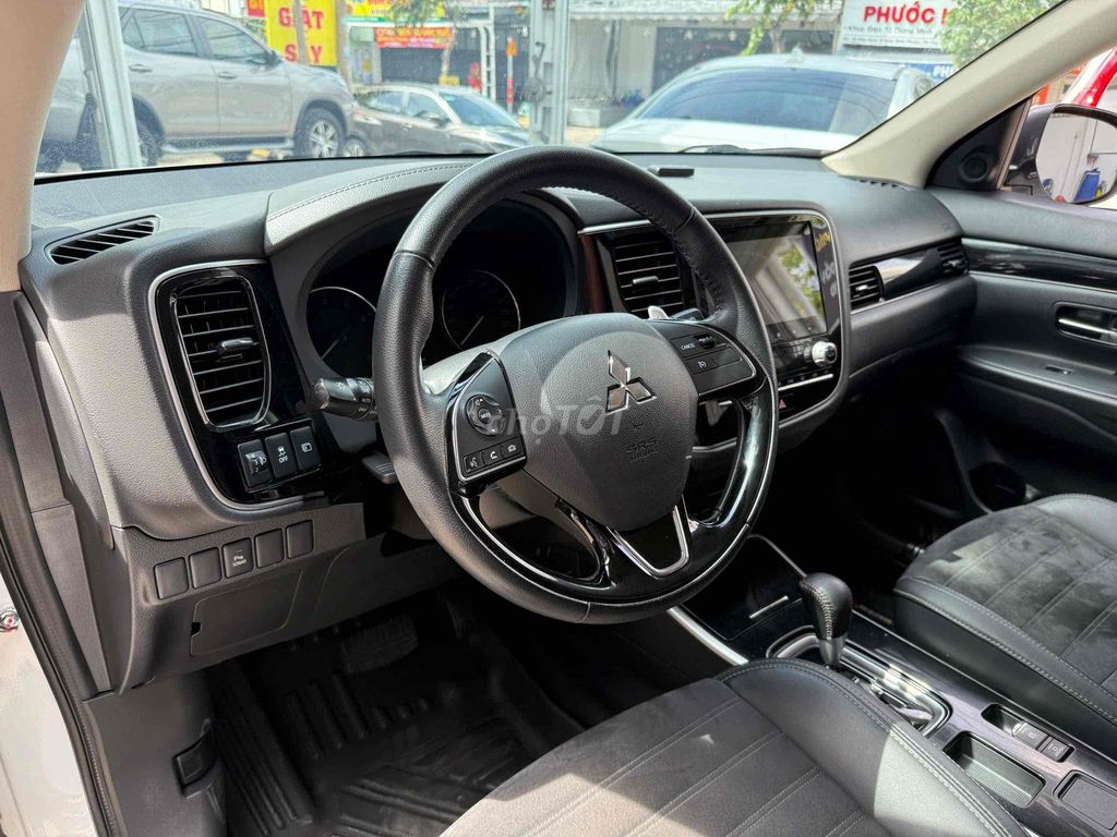 Mitsubishi Outlander CVT 2022 Trắng 77.000 Km. Mua bán Ô tô tại Thành phố Thủ Đức Tp Hồ Chí Minh được đăng bởi Long Auto Vạn Phúc hình 10