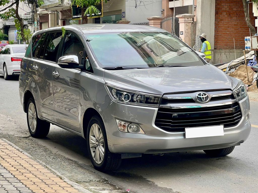 Toyota Innova 2017 2.0V cọp chỉ 55.000km full lsh. Mua bán Ô tô tại Quận 8 Tp Hồ Chí Minh được đăng bởi Trường Nguyễn Xe Sang hình 2