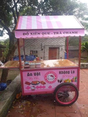 Xe kéo bán nước đồ ăn vặt màu hồng