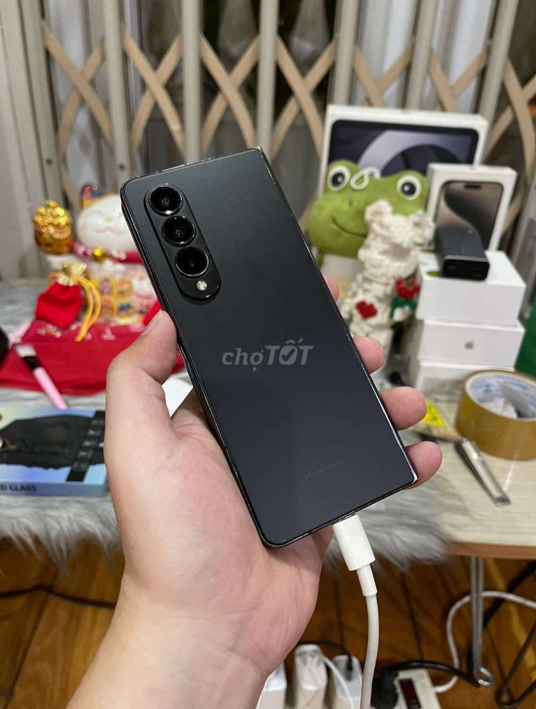 Samsung Galaxy Z Fold4 Đen. Mua bán Điện thoại tại Quận Tân Bình Tp Hồ Chí Minh được đăng bởi DK Luxury hình 1