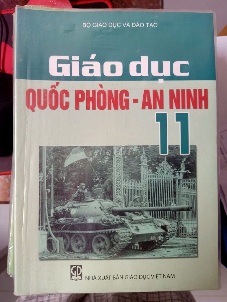 Sách giáo khoa Giáo dục Quốc phòng - An ninh 11