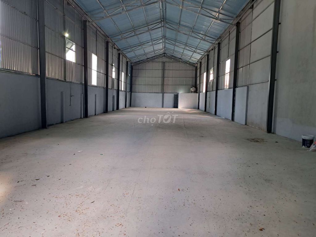 KHO MỚI XÂY CAO ĐẸP RỘNG 380M2 MẶT TIỀN NGUYỄN CHÁNH