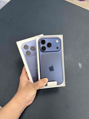 17 Pro 256GB Blue Lock
