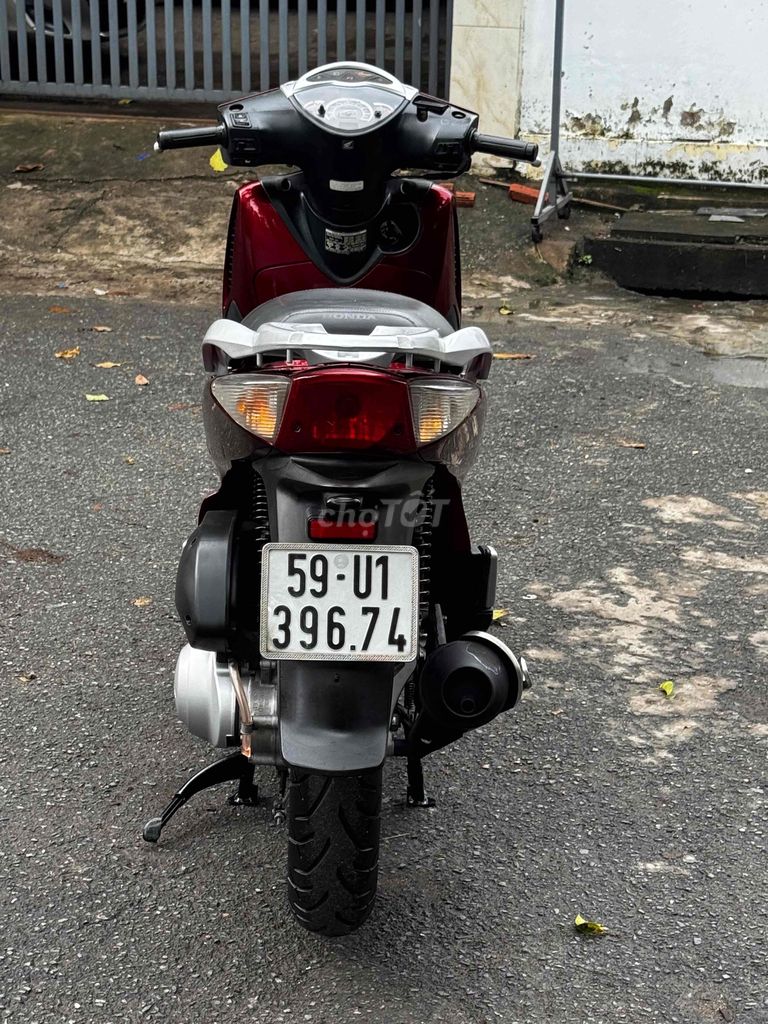 Honda SH 150i импорт Италия, красно-черный, VIN 007, родной мотор