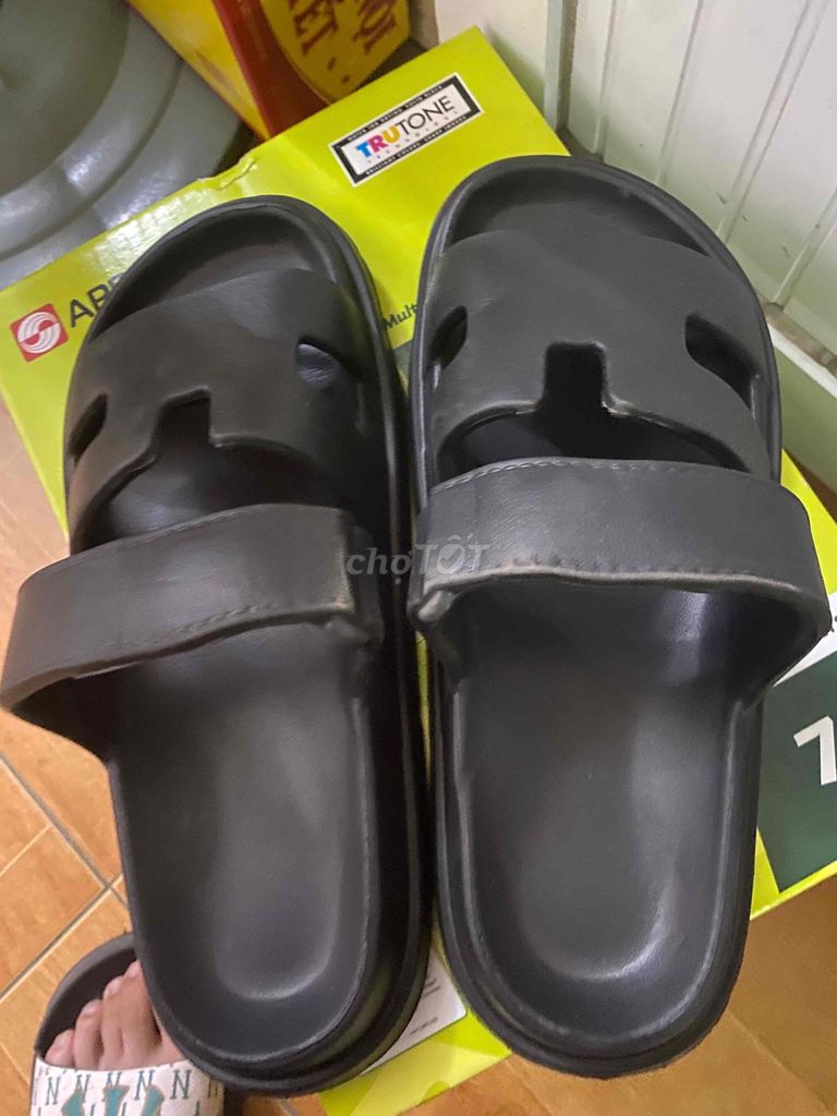 Dép lê unisex đen 30k. Mua bán Giày dép tại Quận Hoàng Mai Hà Nội được đăng bởi Đỗ Trung Quân hình 1