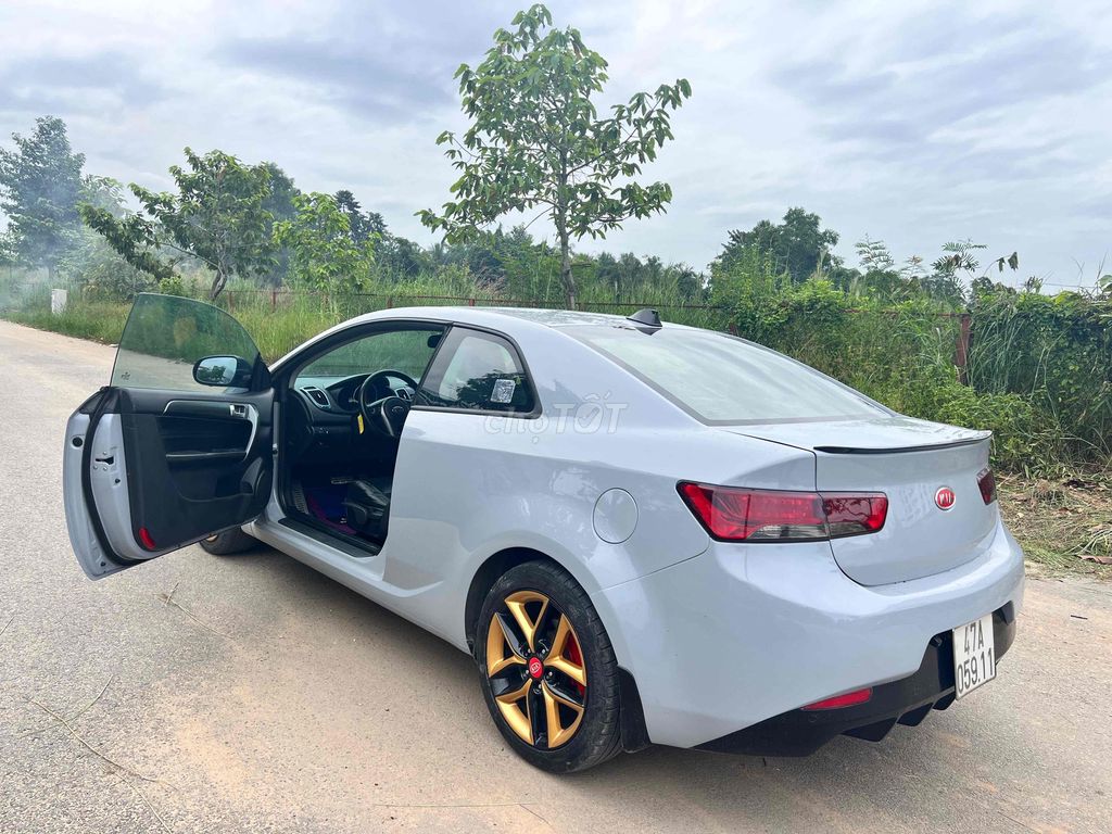 Kia Cerato Koup 2.0 AT 6 Cấp 2 cửa 5 Chỗ Rất Đẹp. Mua bán Ô tô tại Thành phố Dĩ An Bình Dương được đăng bởi Hiếu Auto Nghĩa Phát hình 6