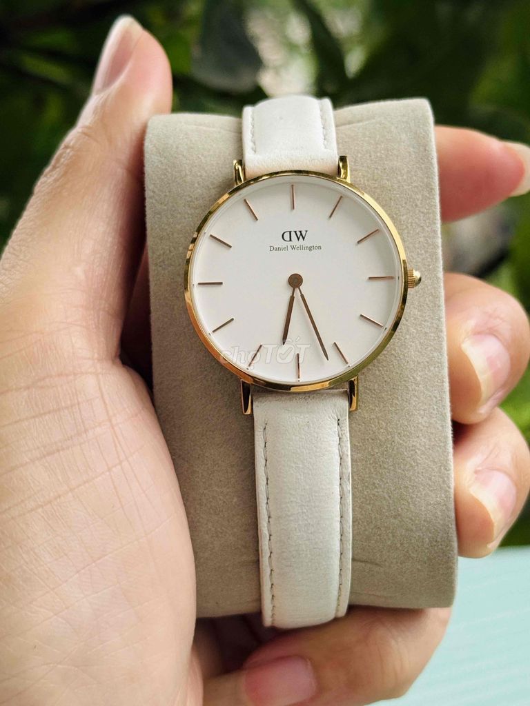 Đồng hồ Daniel Wellington Nữ Trắng 32mm rất mới. Mua bán Đồng hồ tại Quận Nam Từ Liêm Hà Nội được đăng bởi Thuận Nguyễn Tài hình 1